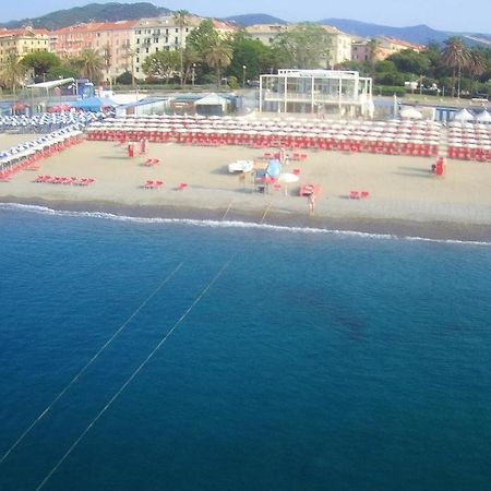 Savona Magnifico Sole Mare 150 M Wifi Climatcontrol Apartman Kültér fotó